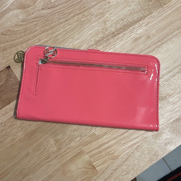 Adrienne Vittadini Large Clutch - Picture 2 of 6